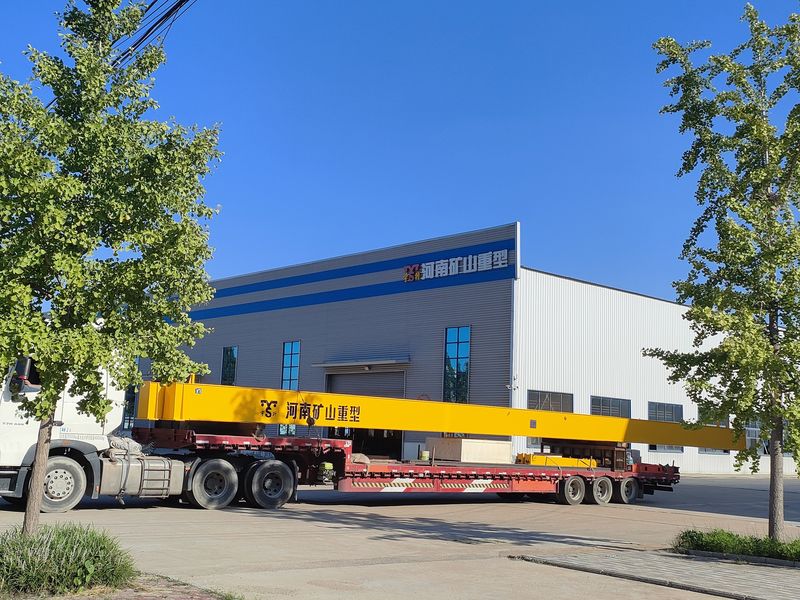 株洲某工程服務(wù)公司，選用我公司歐式雙梁起重機(jī)