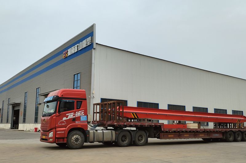 電動單梁起重機3臺 LD5t—16.8m LD3t—16.5m /2臺 制作完成，發(fā)往江西南昌交付客戶使用。